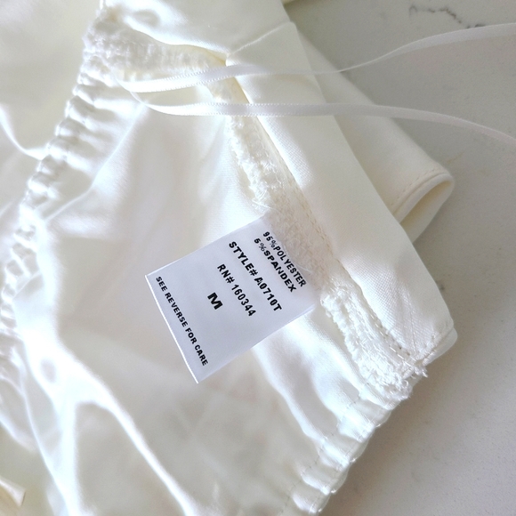 Satin halter top - Picture 8 of 9